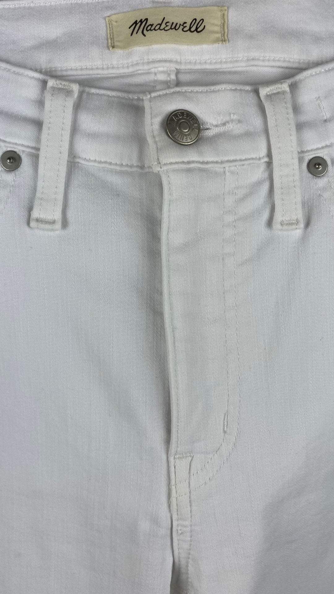 Pantalon blanc légèrement évasé Madewell, taille 28. Vue de la taille.