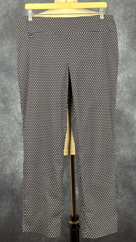 Pantalon confortable noir à pois Lisette L, taille 12. Vue de face, sur cintre.