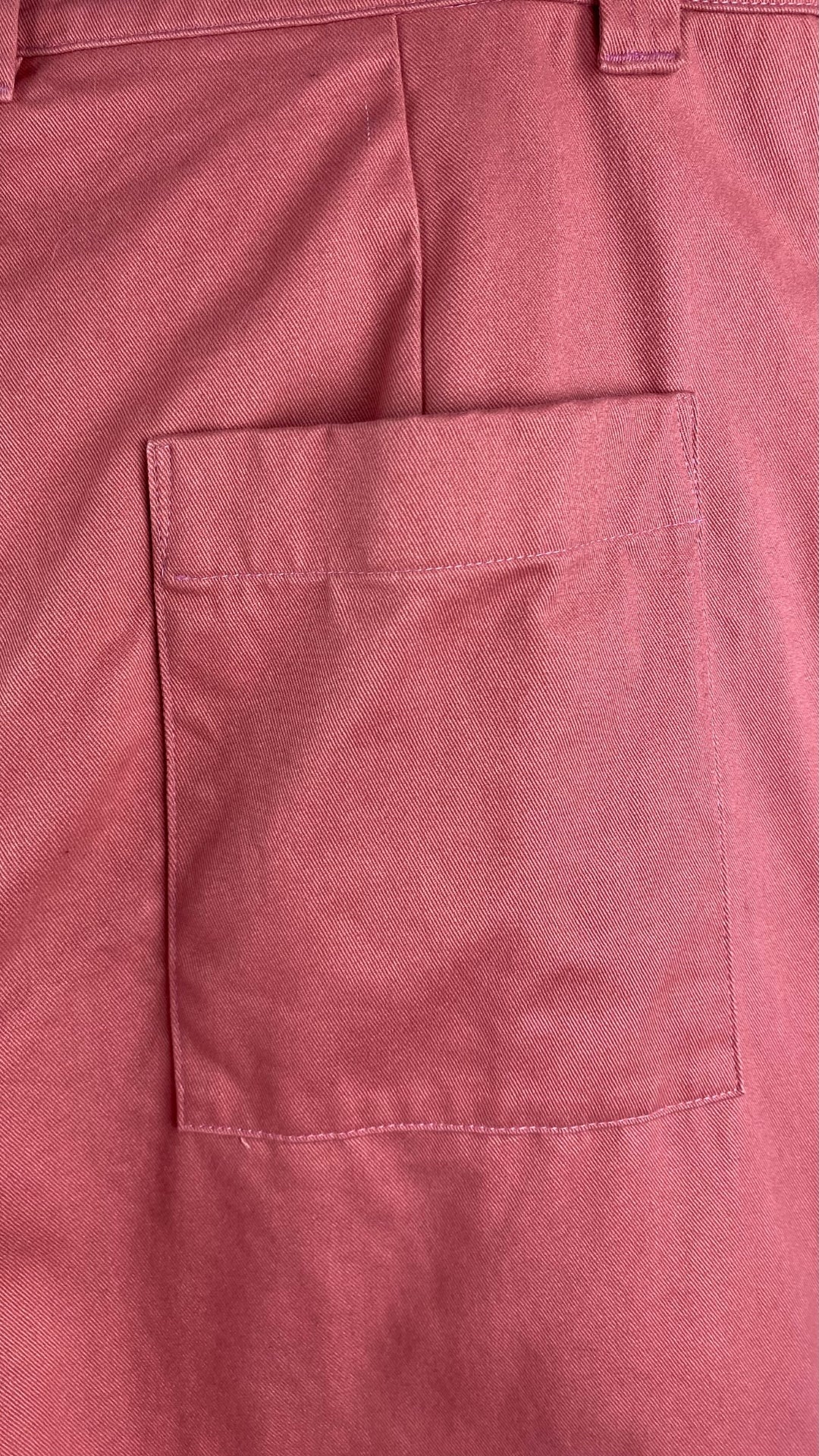 Pantalon en coton rose neuf Beaton, taille 14. Vue de la poche au dos.