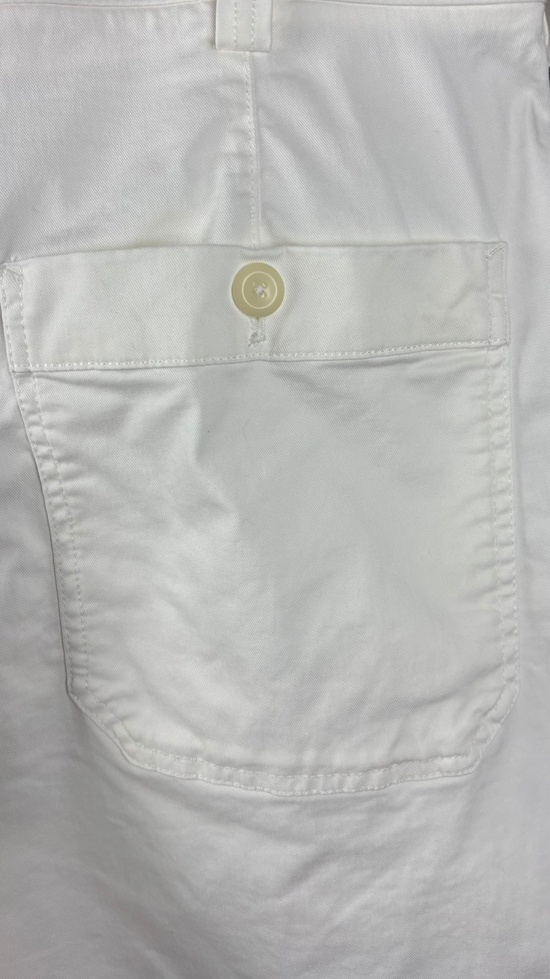 Pantalon coupe baril crème Banana Republic, taille estimée à 18. Vue de la poche arrière.