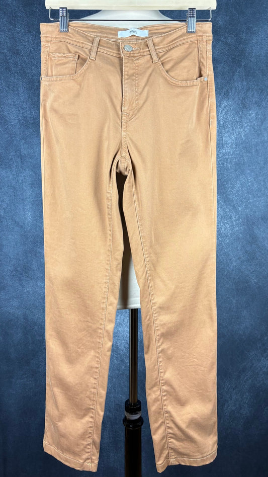 Pantalon coupe classique modèle Mary en tissu Winter Dream de Brax, couleur chameau, taille 27. Vue de face.