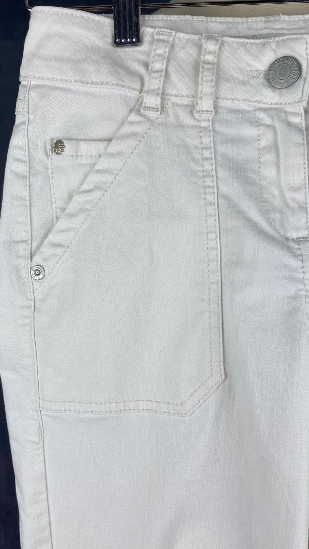 Pantalon crème à jambe droite poches plaquées, Mat de Misaine, taille 34 (xs). Vue de près de la poche.