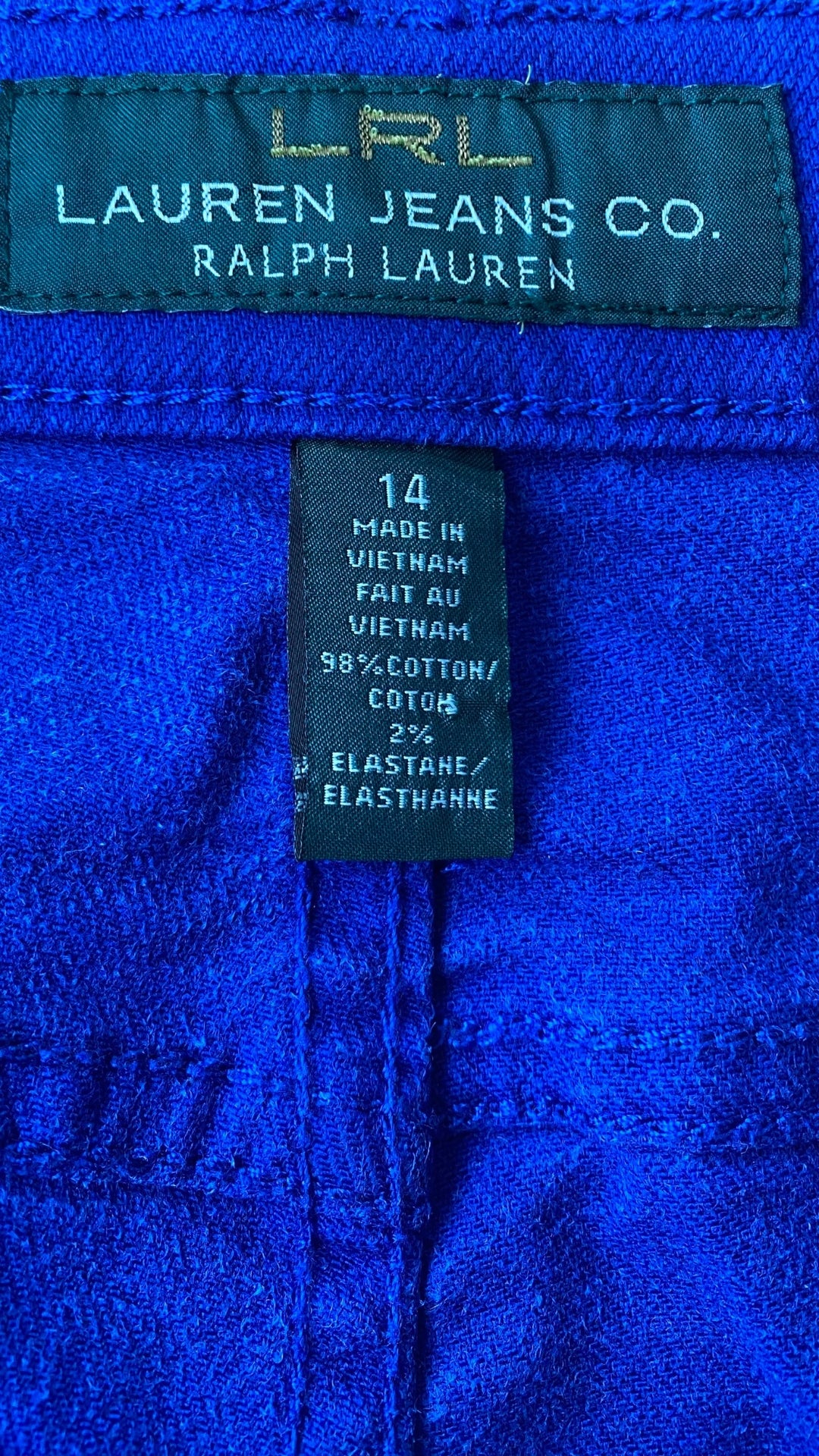 Pantalon en denim bleu royal Lauren Ralph Lauren, taille 14. Vue de l'étiquette de marque, taille et composition.