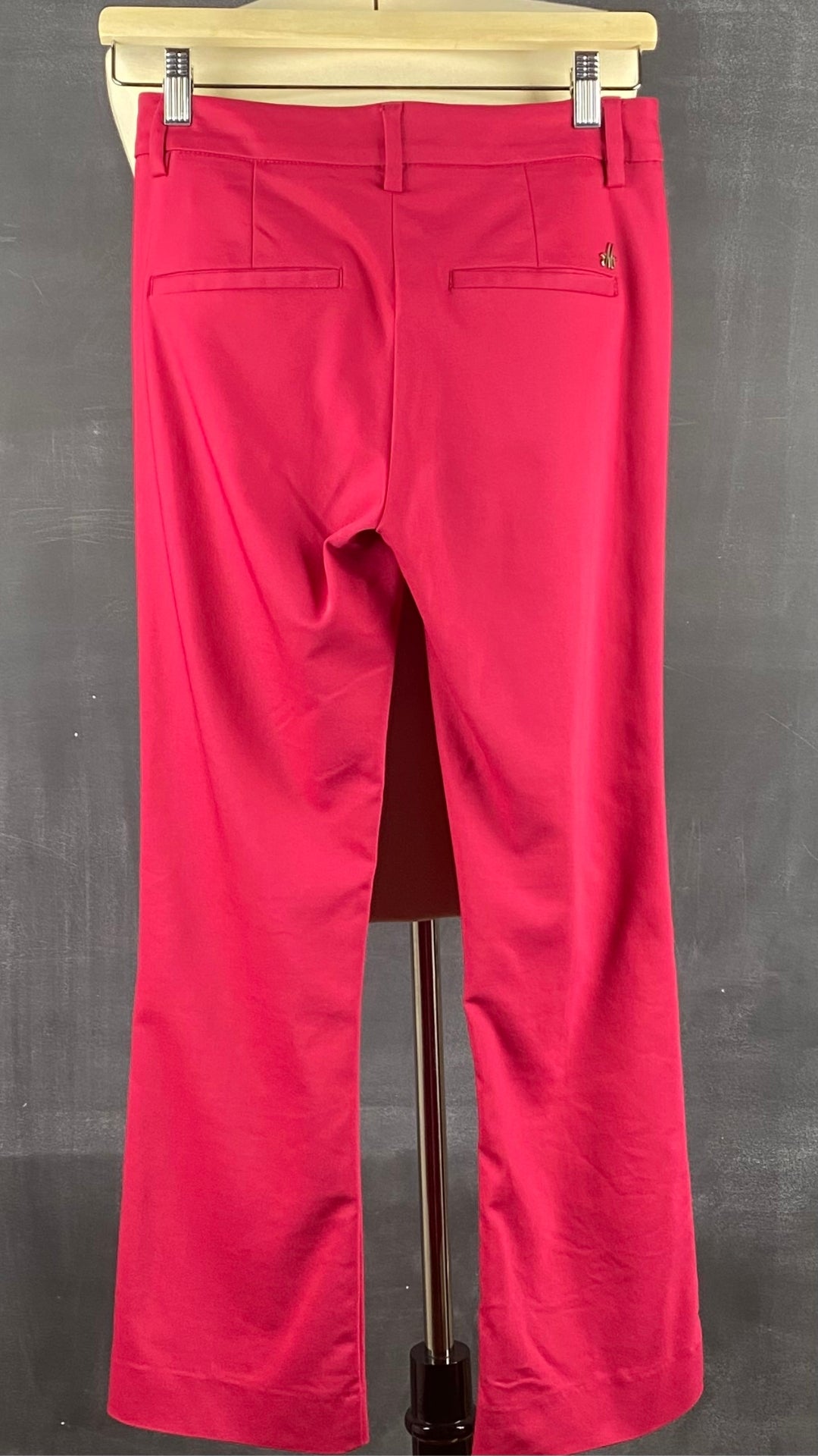 Pantalon écourté rose cerise Mos Mosh, taille 34 (européen - 25-xs). Vue de dos.