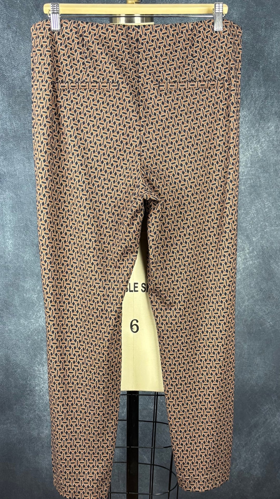 Pantalon extensible à motifs Cambio, taille estimée à large. Vue de dos.