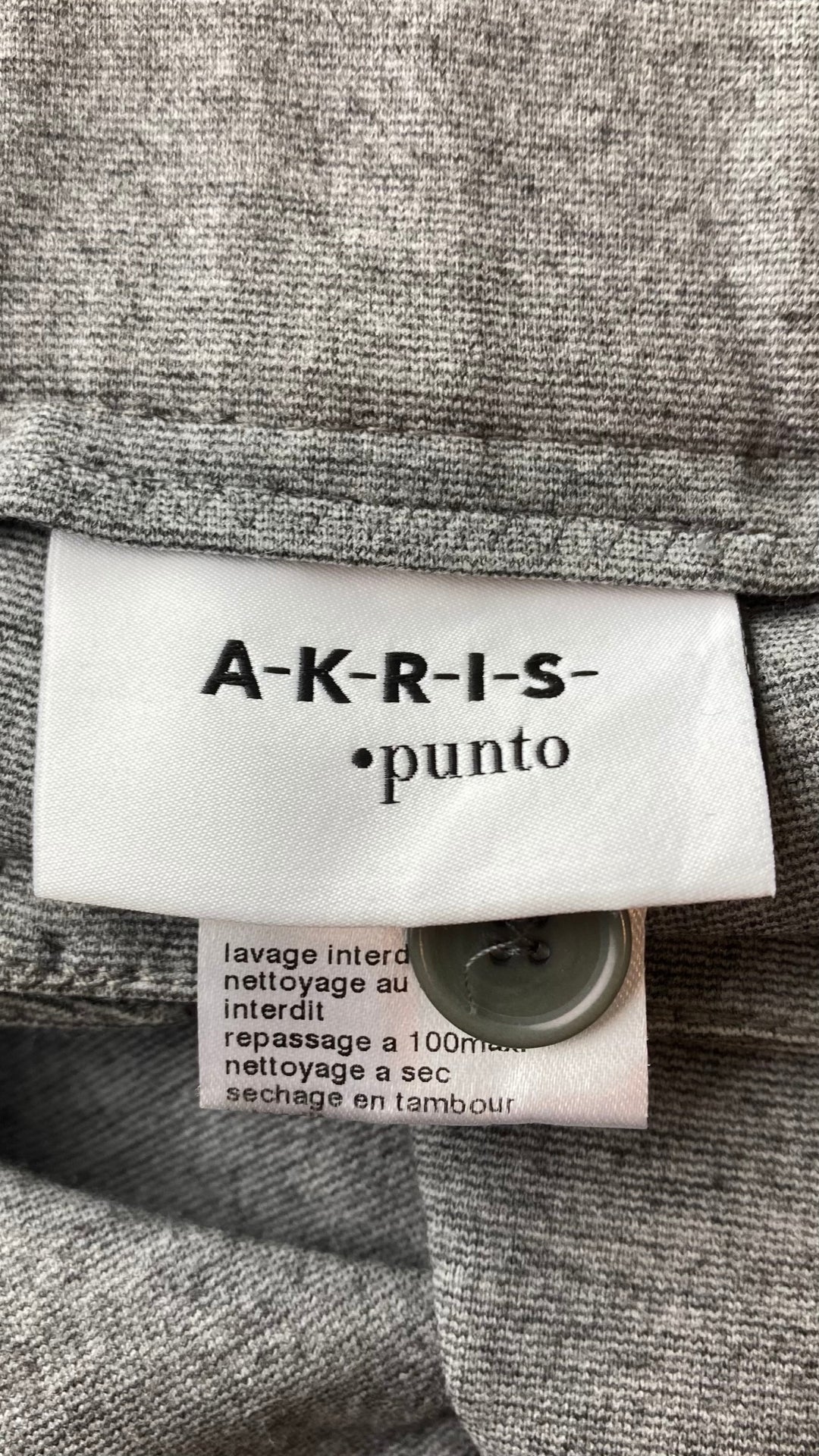 Pantalon luxueux extensible gris chiné Akris Punto, taille 34. Vue de l'étiquette de marque.