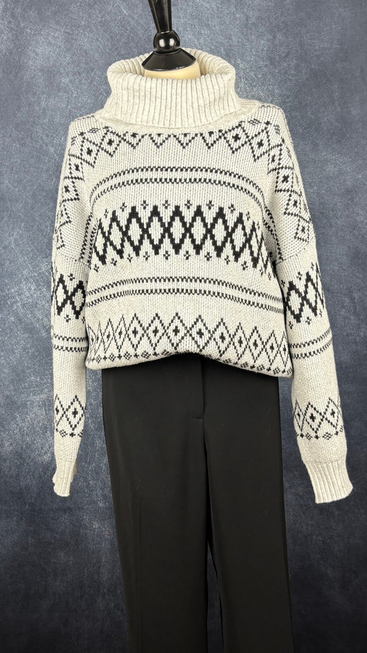 Pantalon noir classique moderne modèle Barrow, Lafayette 148 New York, taille 16. Vue de l'agencement avec le tricot à col roulé Joie.