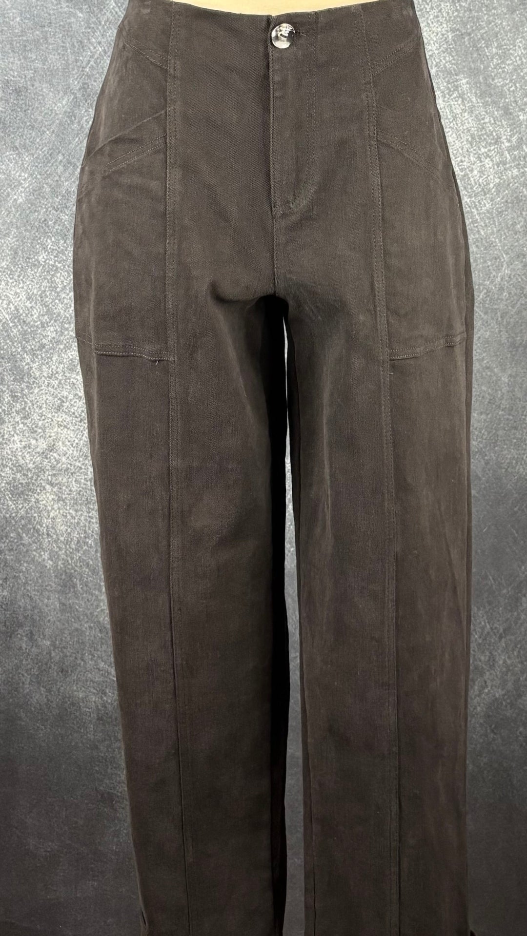 Pantalon en coton noir coupe fuselée Livom, taille 8 (s/m). Vue de face.
