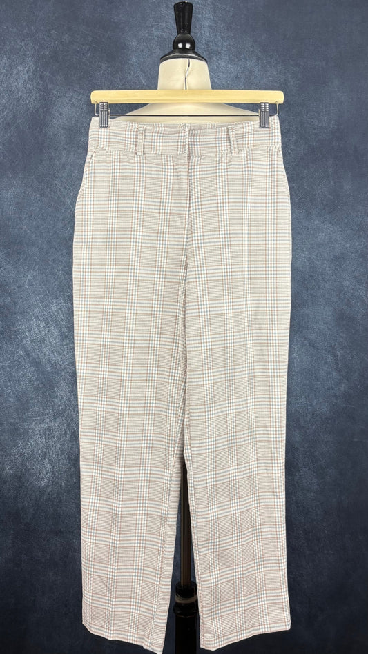 Pantalon à petits carreaux crème, beige et bleu doux, Joie, taille 2 (small). Vue de face.