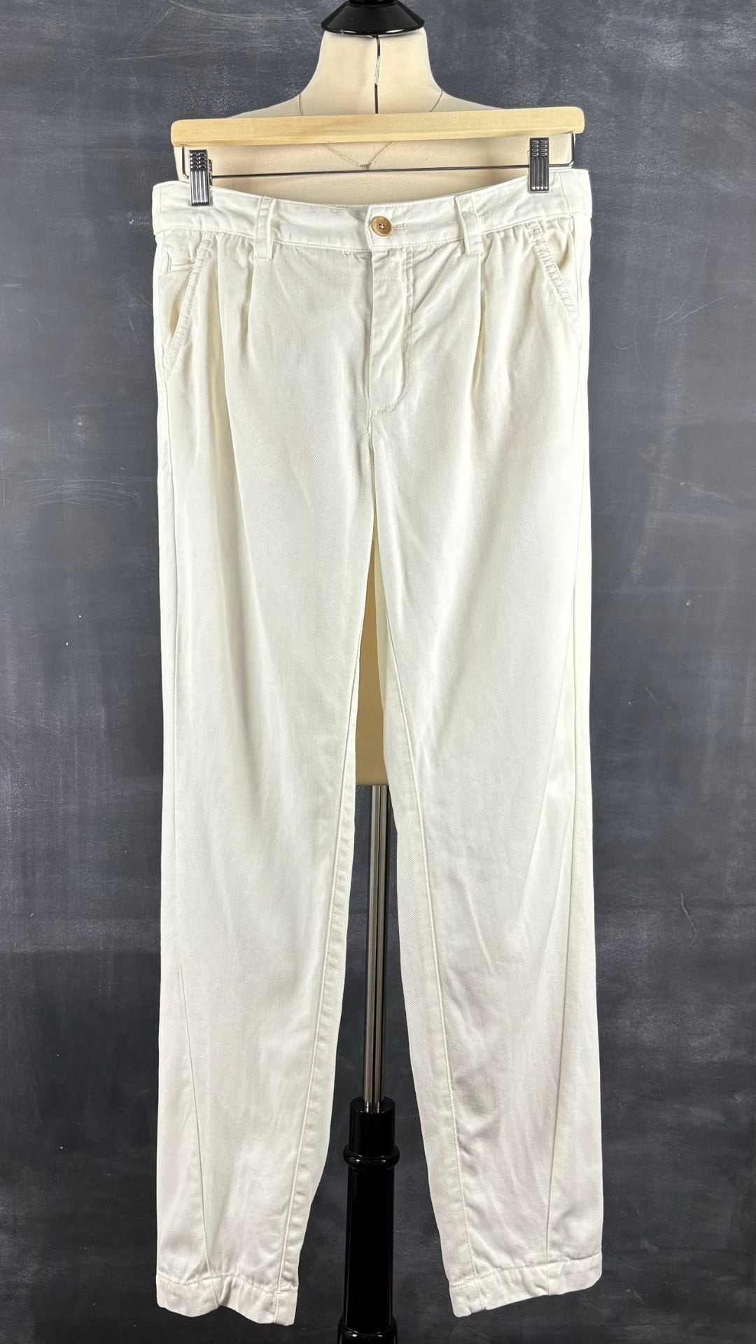 Pantalon à plis crème en Lyocell Anthropologie (taille 27). Vue de face.