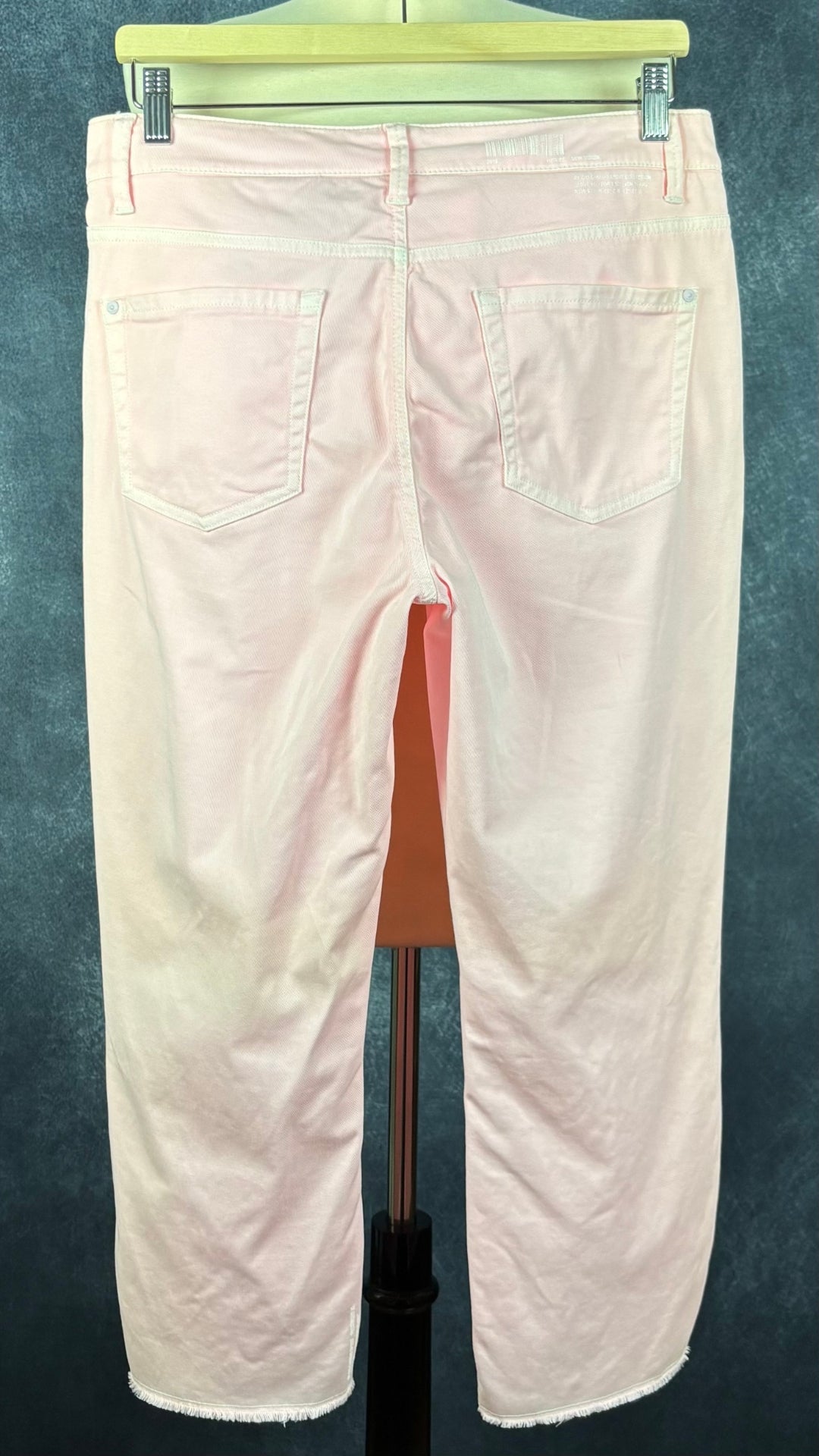 Pantalon écourté rose doux Cambio, taille 38. Vue de dos.