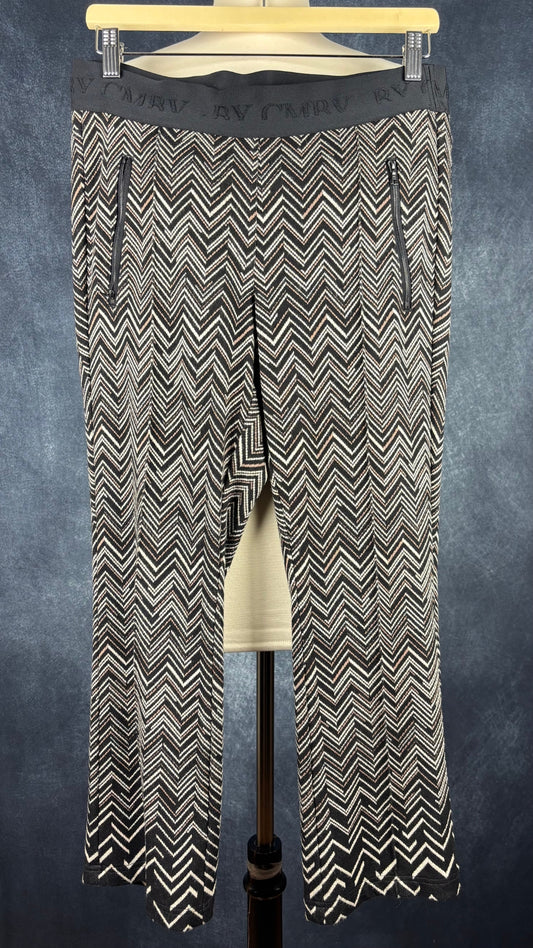 Pantalon à taille extensible à chevrons Cambio, taille 10. Vue de face.
