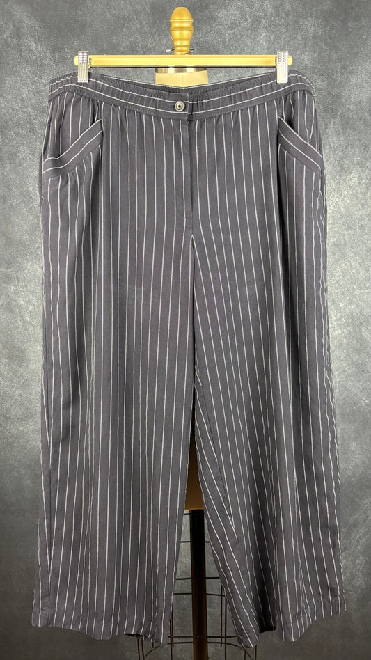 Pantalon marine à rayures Eileen Fisher, taille xl. Vue de face.