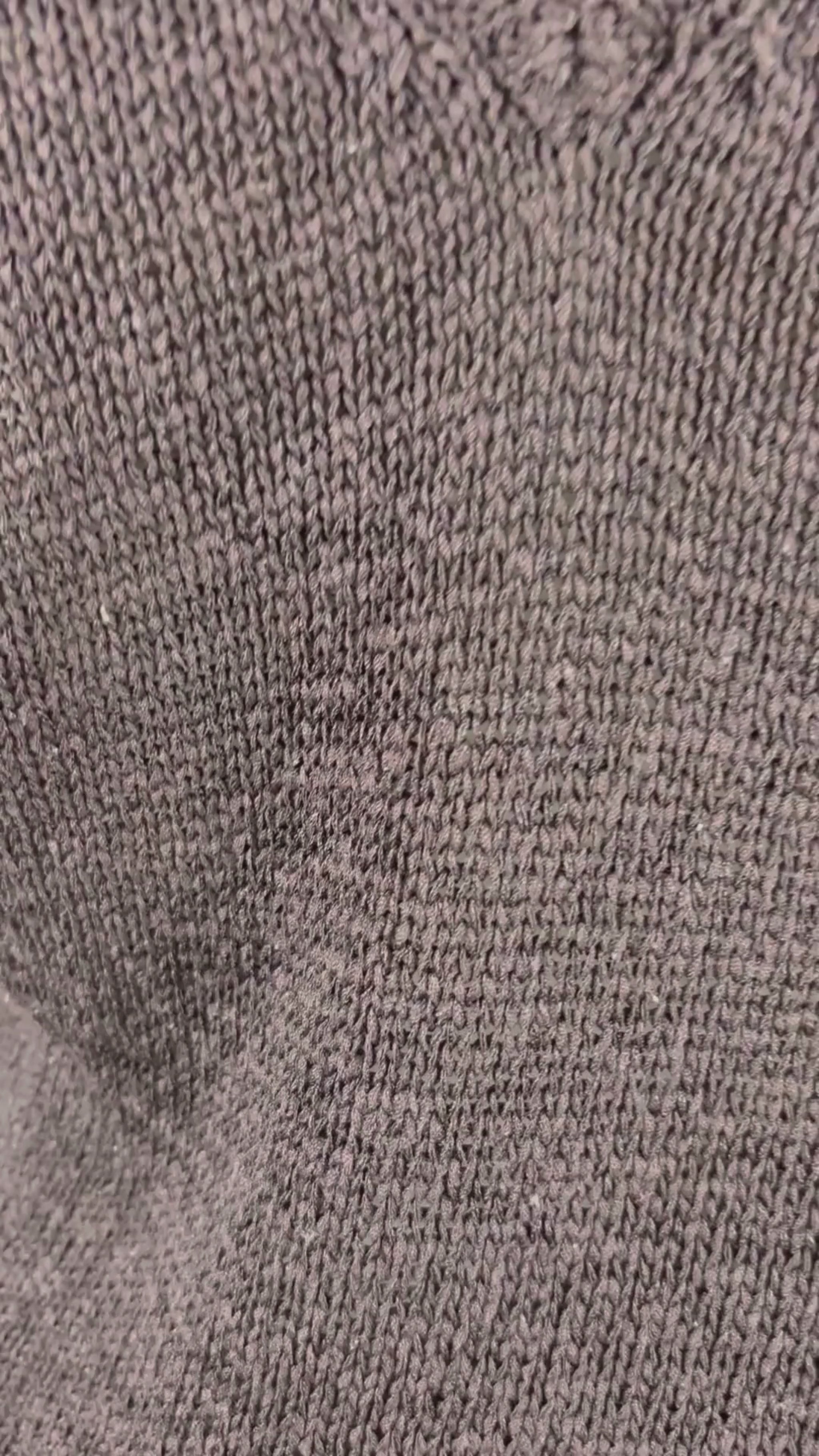 Chandail en tricot chocolat Gerry Weber Edition, taille 14 (large). Vue de la vidéo qui présente tous les détails du chandail.