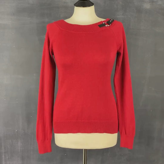 Chandail en tricot rouge col bateau Lauren Ralph Lauren, taille small. Vue de la vidéo qui présente tous les détails du chandail.