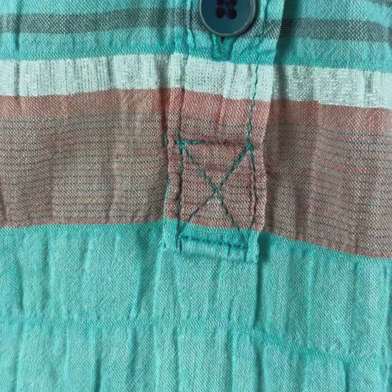 Camisole légère et colorée, tissu d'aspect froissé naturel Woolrich, taille xs. Vue de la vidéo qui présente tous les détails de la camisole et ses agencements.