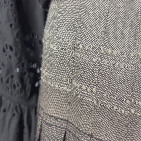 Jupe plissée vintage à carreaux réversible en laine Highland Queen, taille estimée à xs. Vue de la vidéo qui présente tous les détails de la jupe.