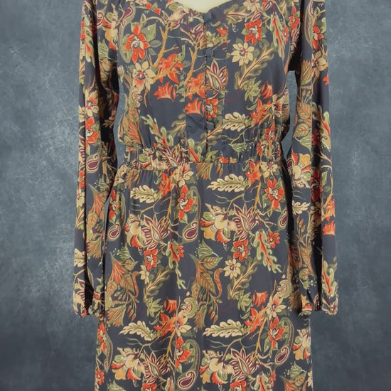 Robe fleurs automnales en doux jersey de coton Mexx, taille medium. Vue de la vidéo qui présente tous les détails de la robe.