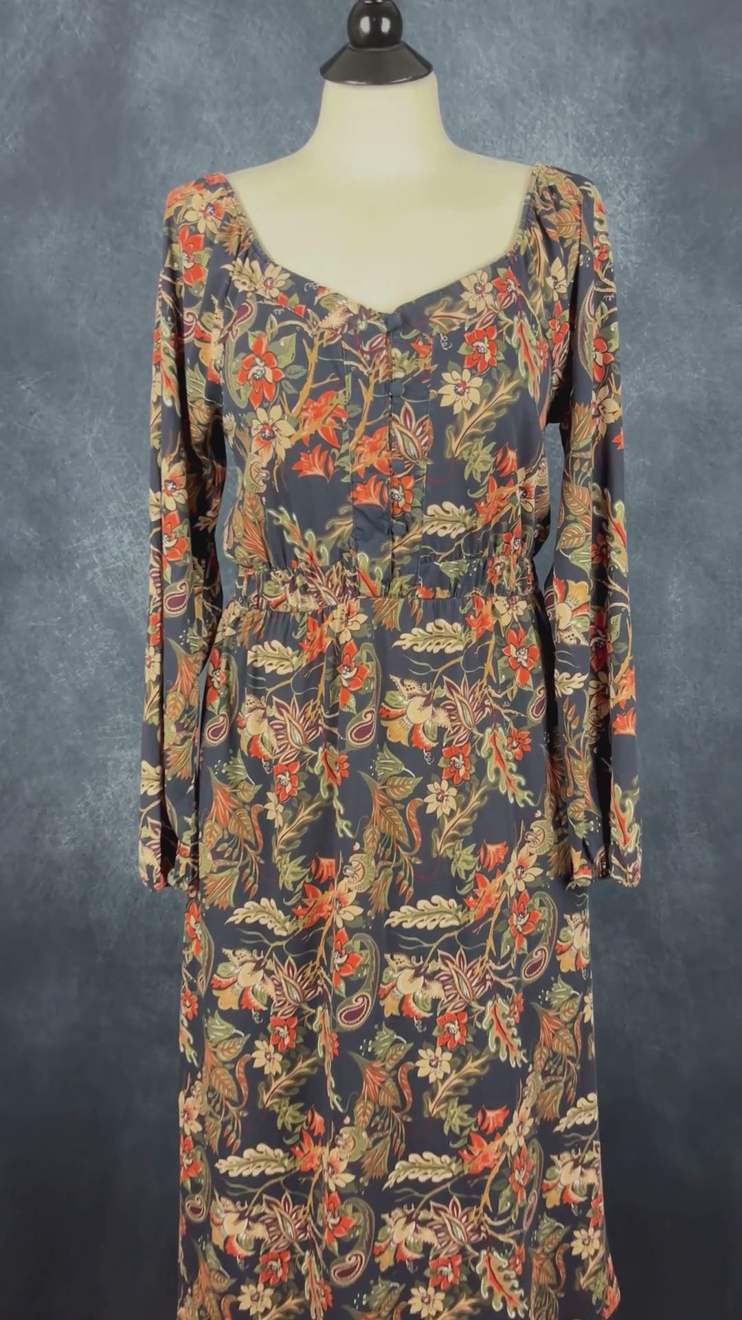 Robe fleurs automnales en doux jersey de coton Mexx, taille medium. Vue de la vidéo qui présente tous les détails de la robe.