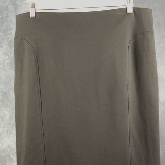 Jupe noire simple parfaite pour voyager Tilley, taille 14. Vue de la vidéo qui présente tous les détails de la jupe.