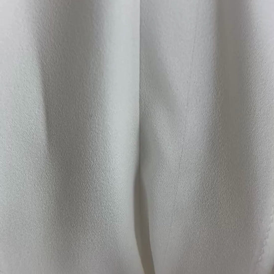 Blouse crème bi-matière à volant central Olsen, taille medium. Vue de la vidéo qui présente tous les détails de la blouse.