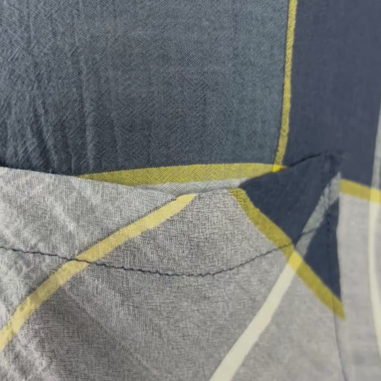 Chandail long et léger à grands carreaux Woolrich, taille small (fait grand). Vue de la vidéo qui présente tous les détails du chandail.