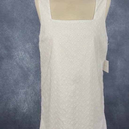 Robe crème droite en broderie anglaise (neuve) Dailystory, taille medium. Vue de la vidéo qui présente tous les détails de la robe.