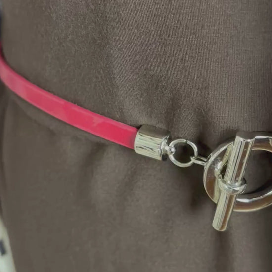 Robe chemisier en soie à motifs animaliers Diane von Furstenberg, taille 10. Vue de la vidéo qui présente tous les détails de la robe.