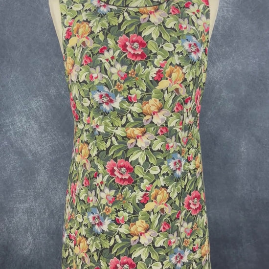 Robe droite florale Tristan, taille 8. Vue de la vidéo qui présente tous les détails de la robe.