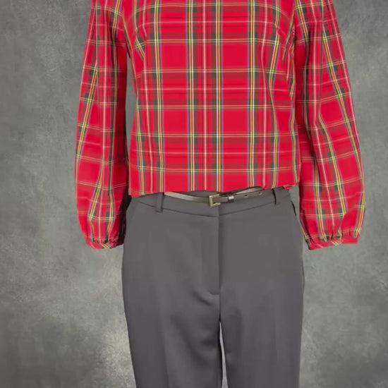 Pantalon classique marine foncé à jambe droite Iris Setlakwe, taille 2. Vue de la vidéo qui présente tous les détails du pantalon.