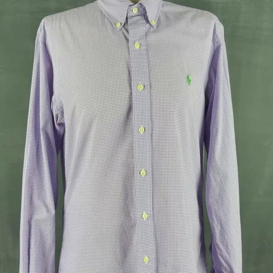 Chemise vichy mauve Ralph Lauren, taille estimée medium. Vue de la vidéo qui présente tous les détails de la chemise.