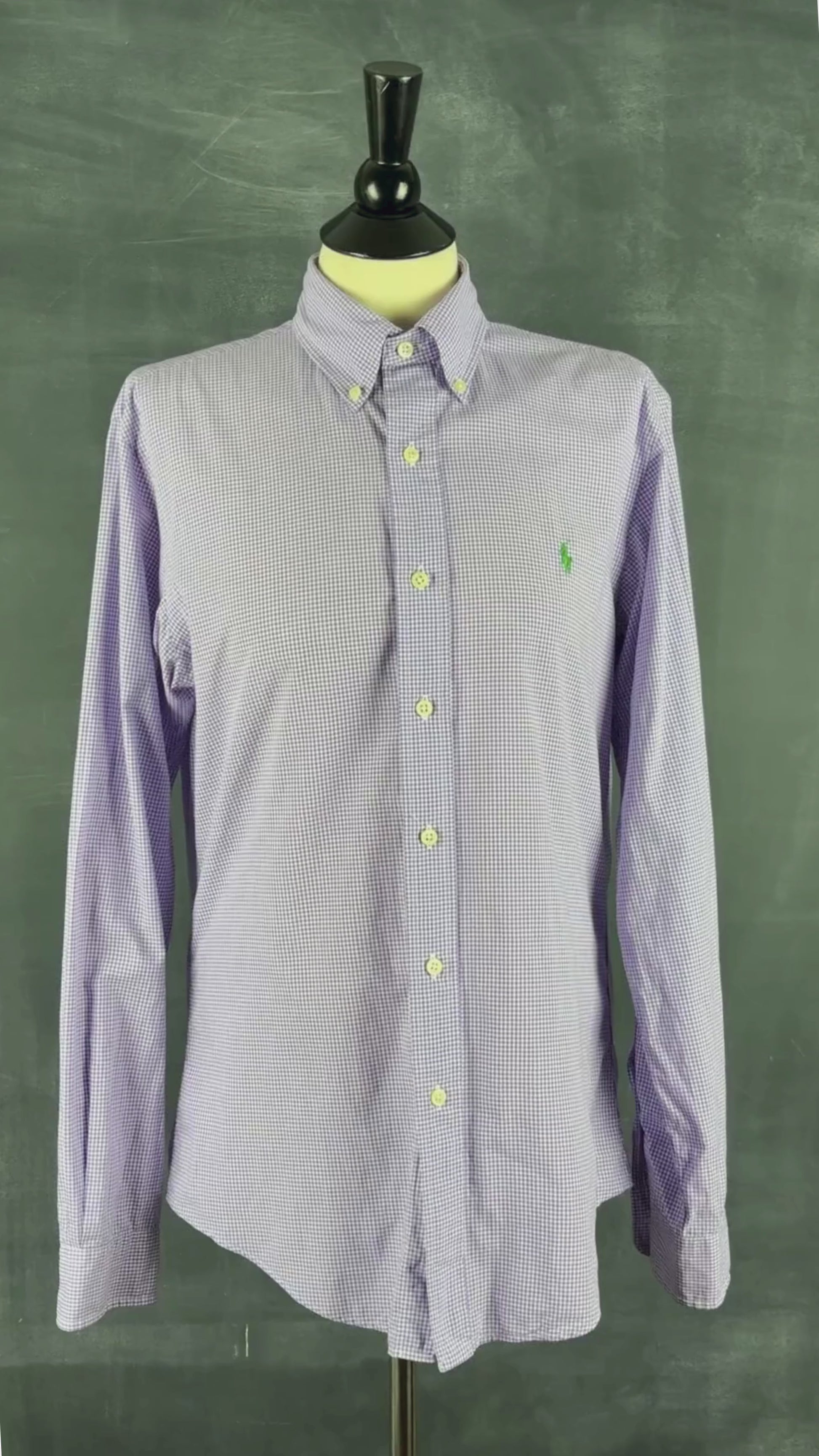 Chemise vichy mauve Ralph Lauren, taille estimée medium. Vue de la vidéo qui présente tous les détails de la chemise.