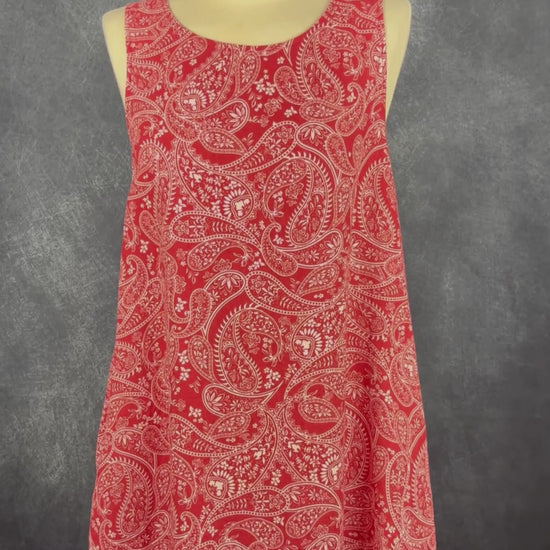Robe en lin rouge rouille à motifs blancs et poches Rachel Zoe, taille medium (environ large). Vue de la vidéo qui présente tous les détails de la robe.