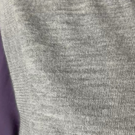 Débardeur gris chiné en fine laine mérinos extensible Banana Republic, taille small. Vue de la vidéo qui présente tous les détails du débardeur.