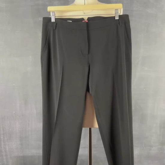 Pantalon noir classique Weekend MaxMara, taille estimée à m/l. Vue de la vidéo qui présente tous les détails du pantalon.