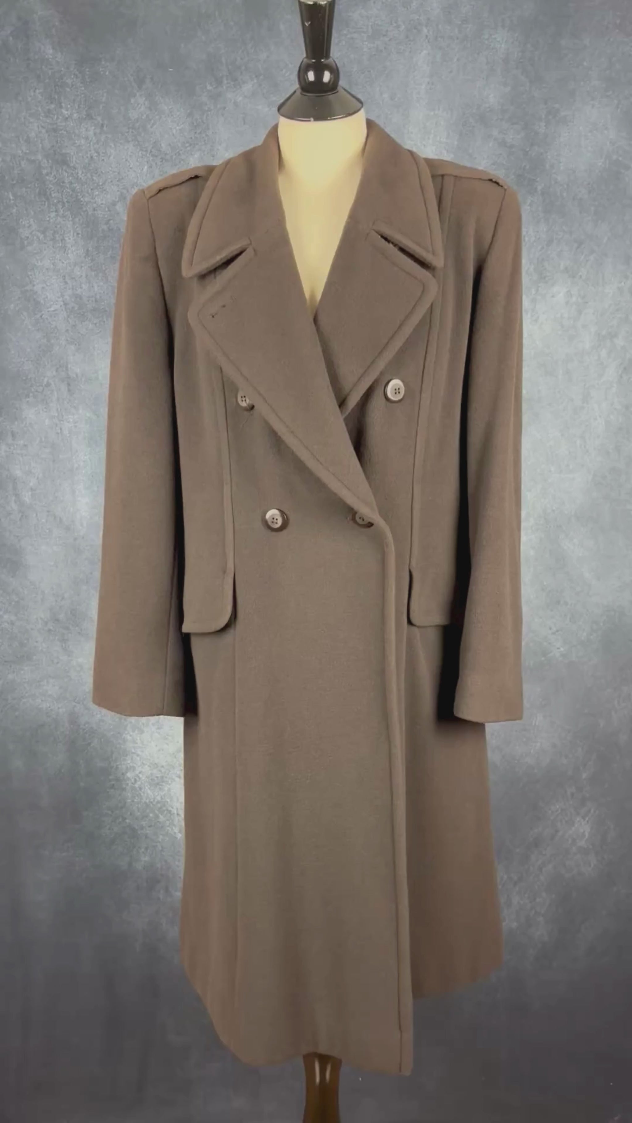 Manteau long en laine et angora vintage brun chocolat Marisa Minicucci, taille 10, estimée à large. Vue de la vidéo qui présente tous les détails du manteau.