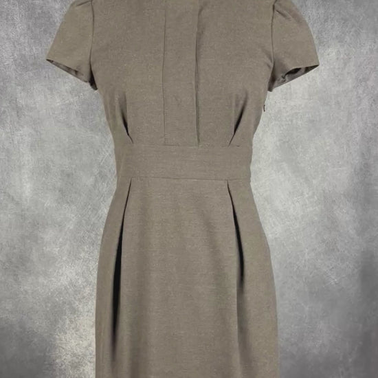 Robe grise en fin lainage Tara Jarmon, taille 38 qui équivaut à small. Vue de la vidéo qui présente tous les détails de la robe.