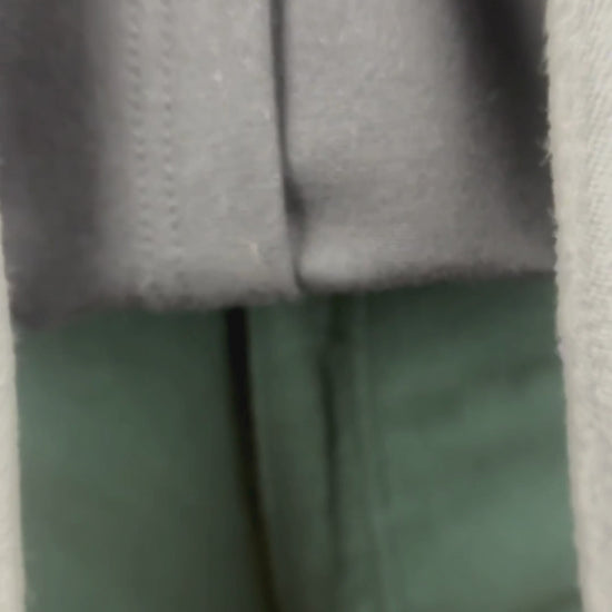 Blazer décontracté gris chiné en mélange de laine et cachemire M0851, taille medium. Vue de la vidéo qui présente tous les détails de la veste.