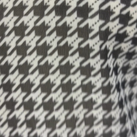 Blouse translucide pied-de-poule noir et beige avec détails ruchés Scotch & Soda, taille medium. Vue de la vidéo qui présente tous les détails de la blouse.