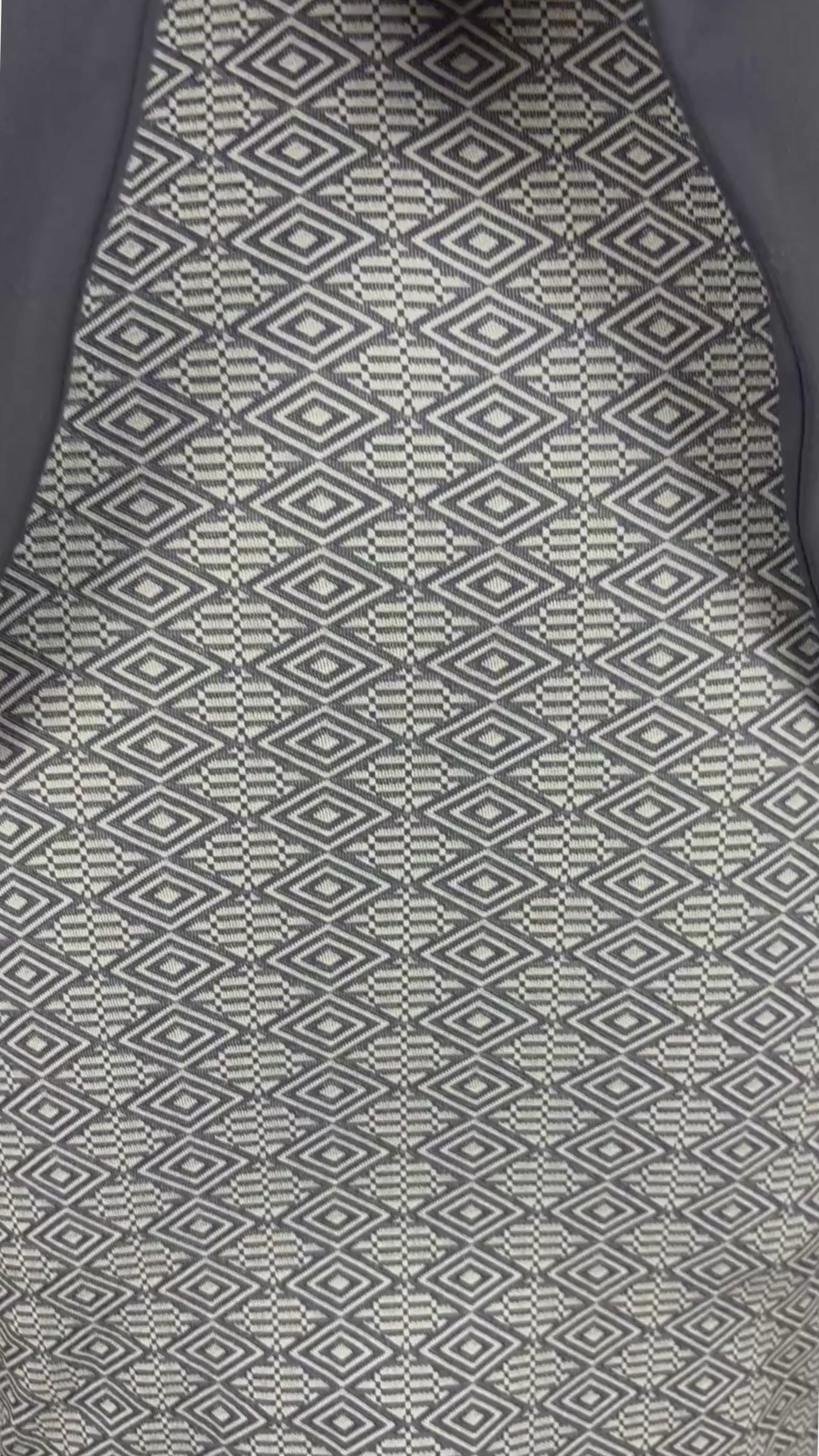 Robe ajustée en fin jacquard à motifs Nadya Toto, taille xs. Vue de la vidéo qui présente tous les détails de la robe.
