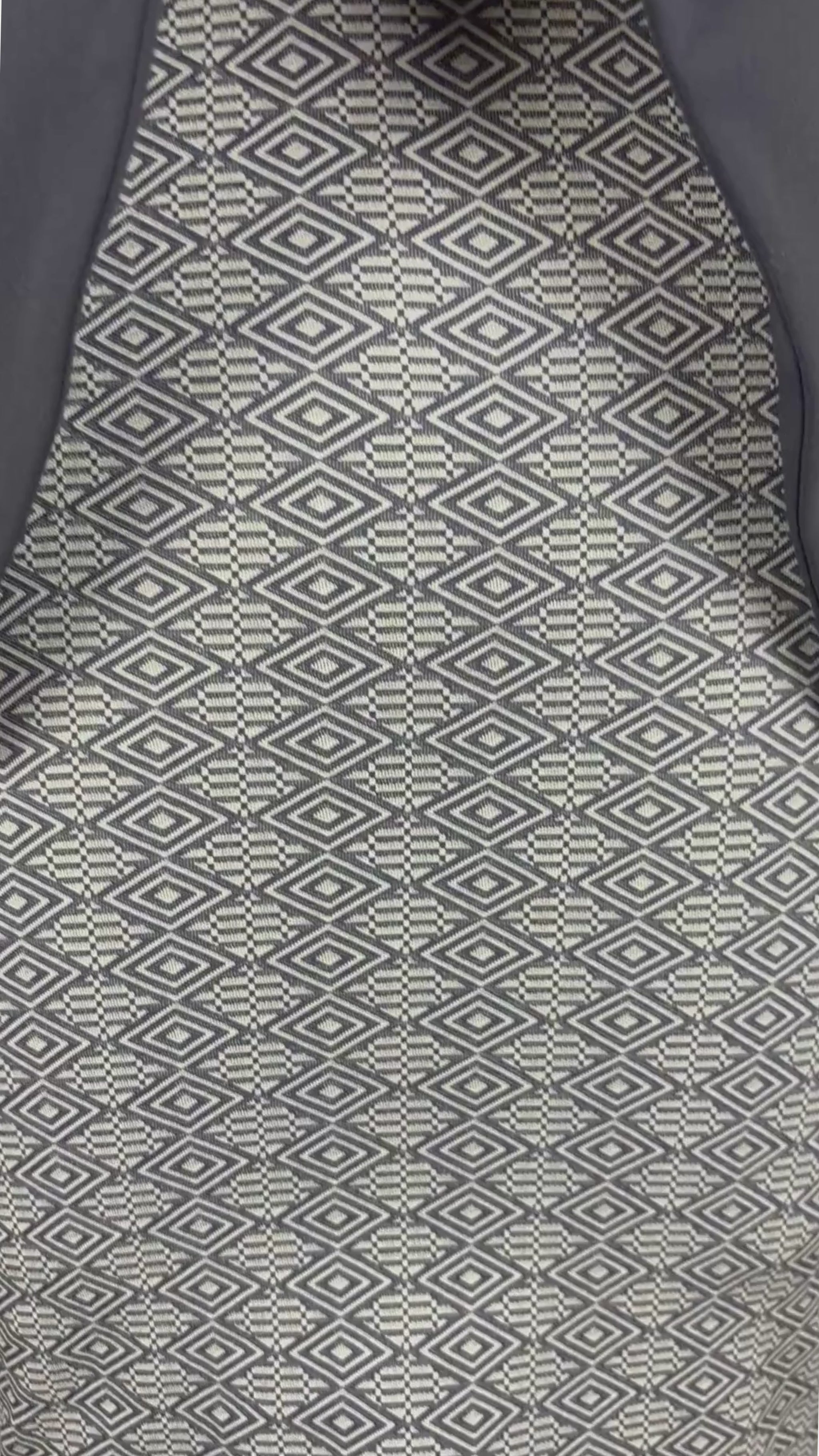Robe ajustée en fin jacquard à motifs Nadya Toto, taille xs. Vue de la vidéo qui présente tous les détails de la robe.