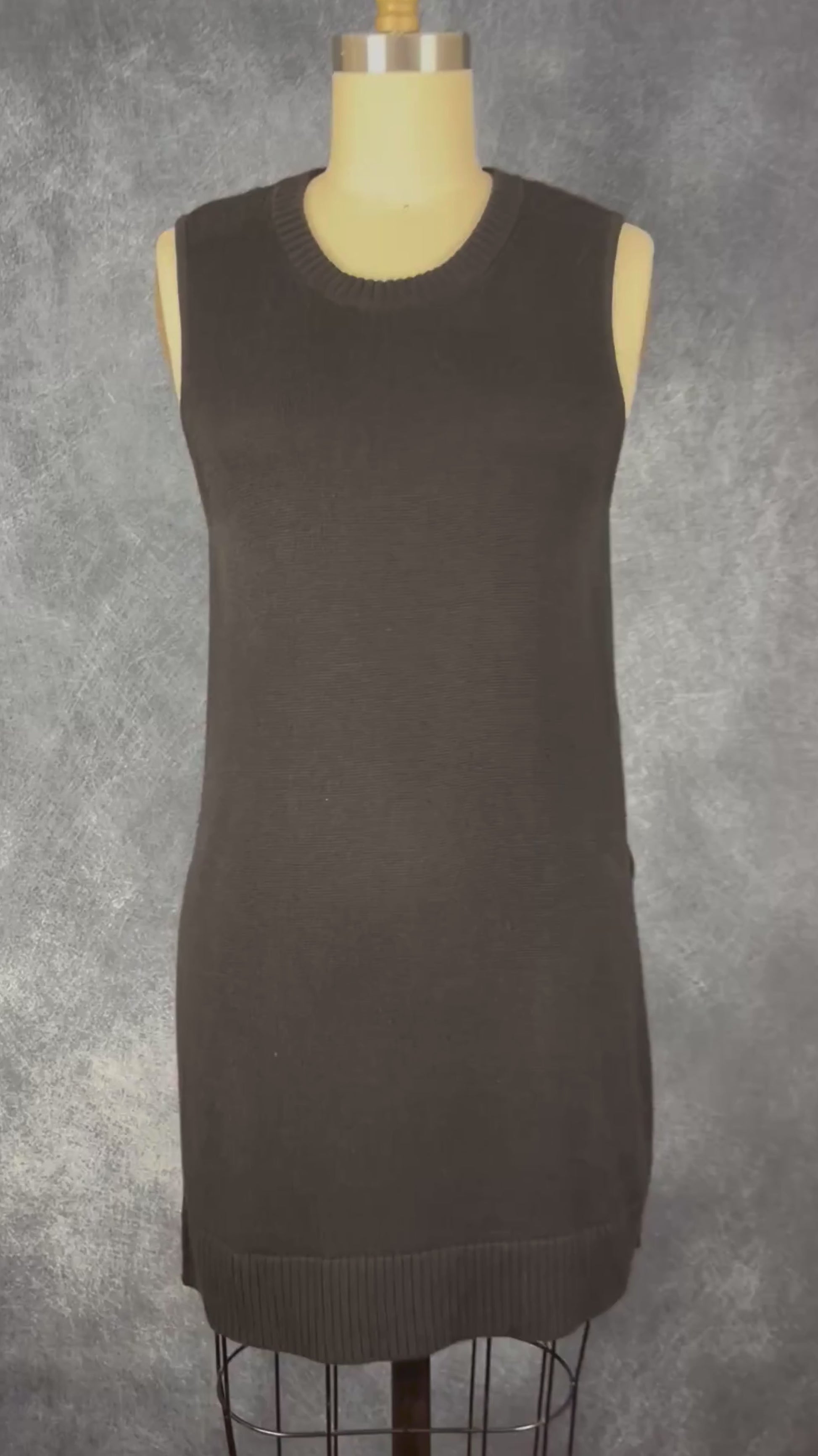 Débardeur long en tricot de coton et soie noir Part Two, taille xs. Vue de la vidéo qui présente tous les détails du débardeur.