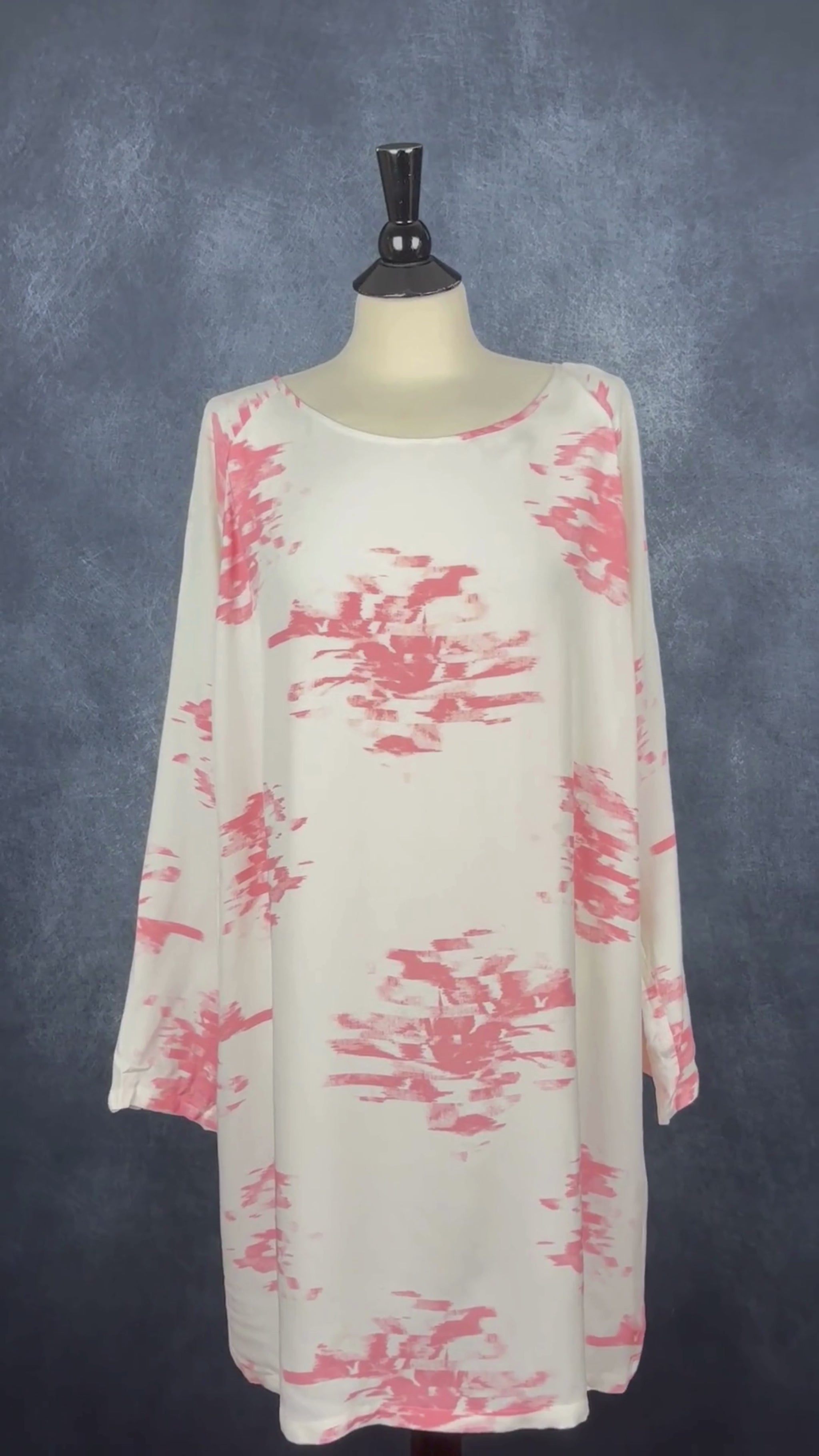 Robe fluide confortable à motif floral corail Part Two, taille 44 (l/xl). Vue de la vidéo qui présente tous les détails de la robe.