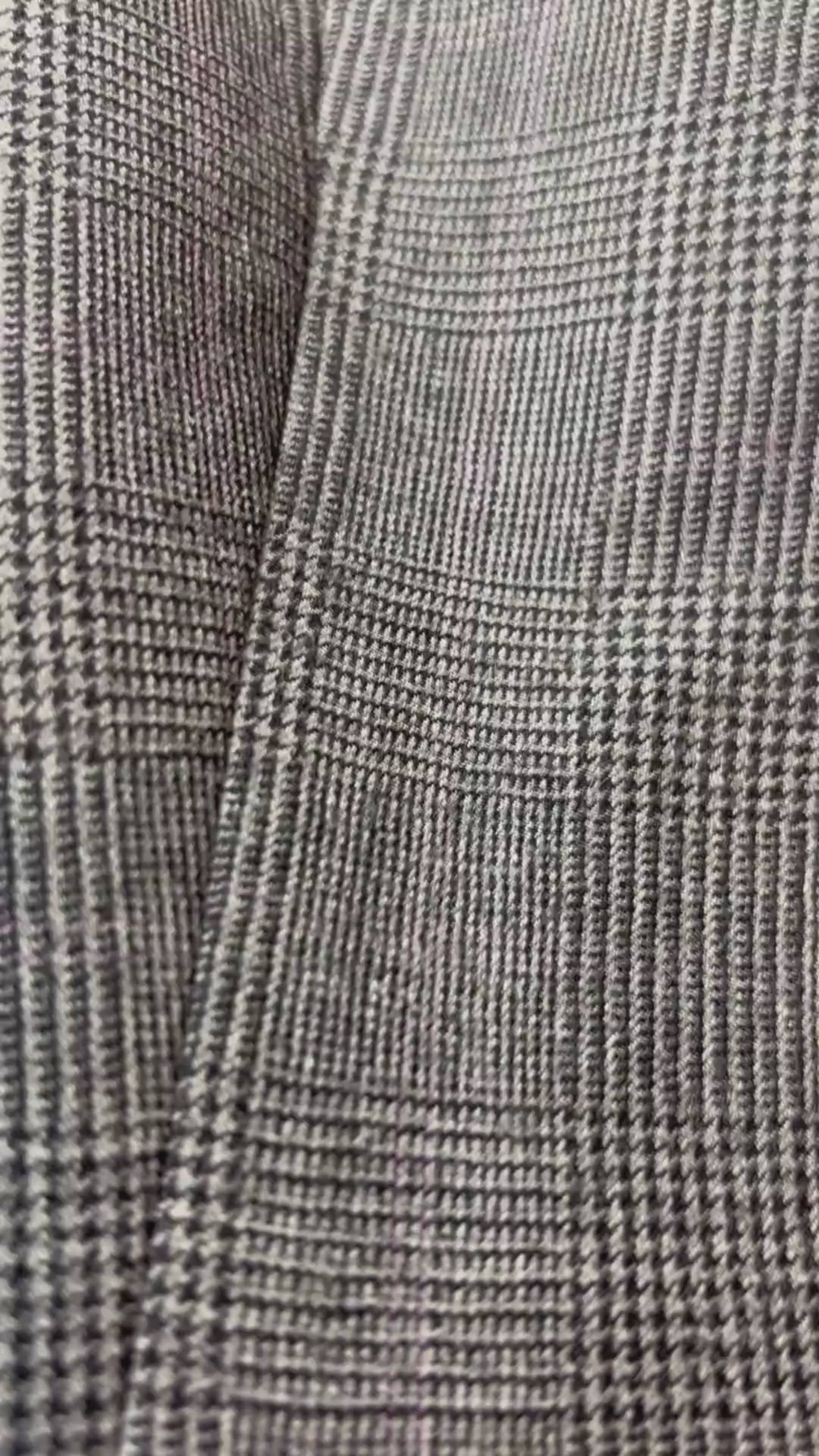 Blazer en laine à carreaux prince de Galles Aquascutum, taille xs/s. Vue de la vidéo qui présente tous les détails du blazer.