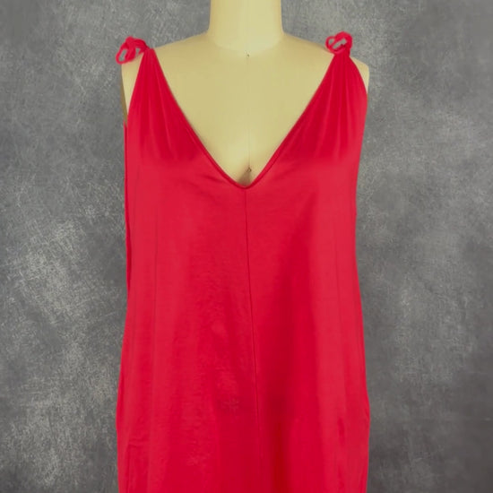 Robe de plage en coton avec poches rouge corail Shan, taille 1 (entre small et large). Vue de la vidéo qui présente tous les détails de la robe.