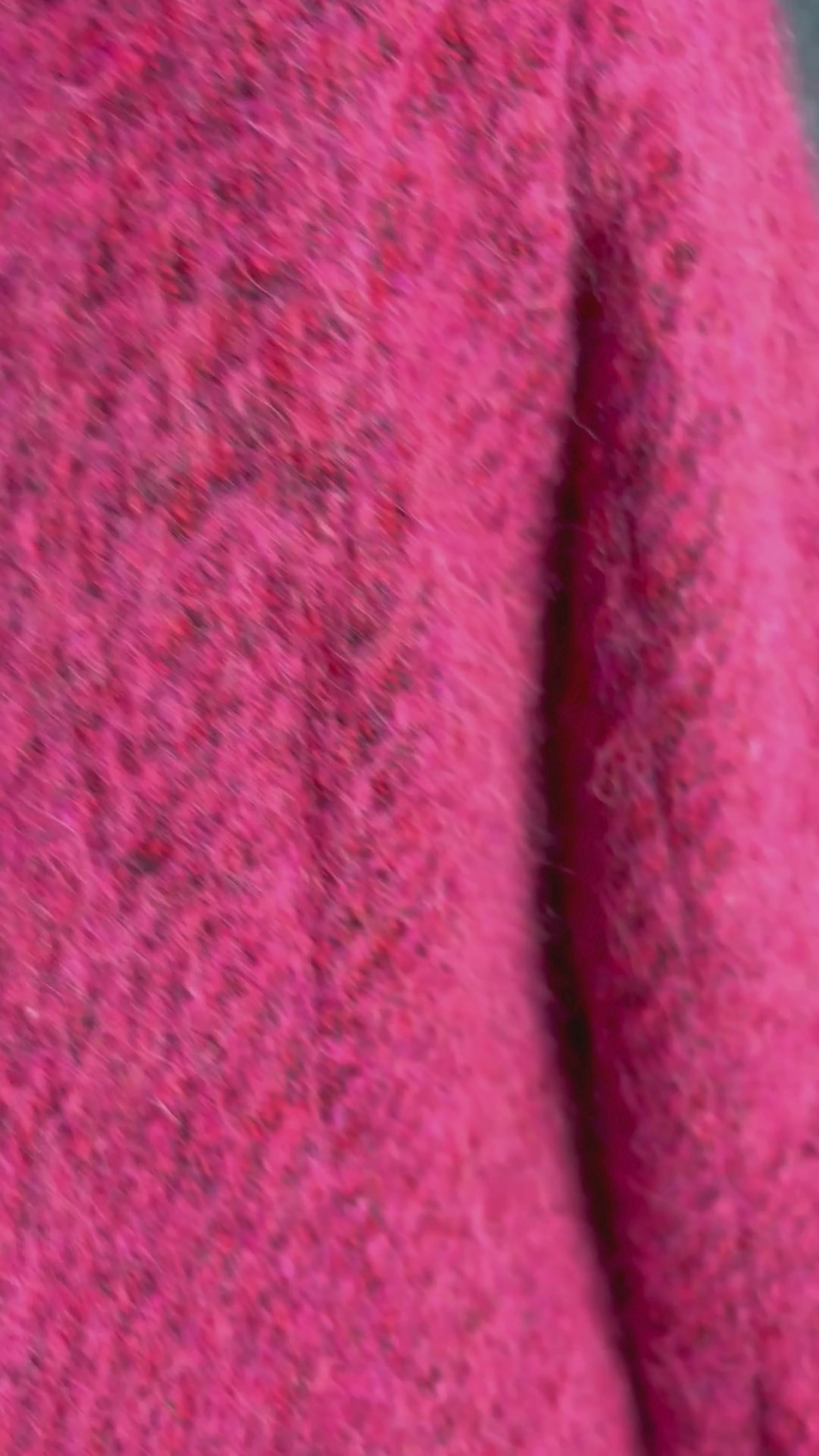 Blazer luxueux magnifique rose framboise en mélange de laine Isabelle Elie Boutique, taille large (m). Vue de la vidéo qui présente tous les détails de la robe.