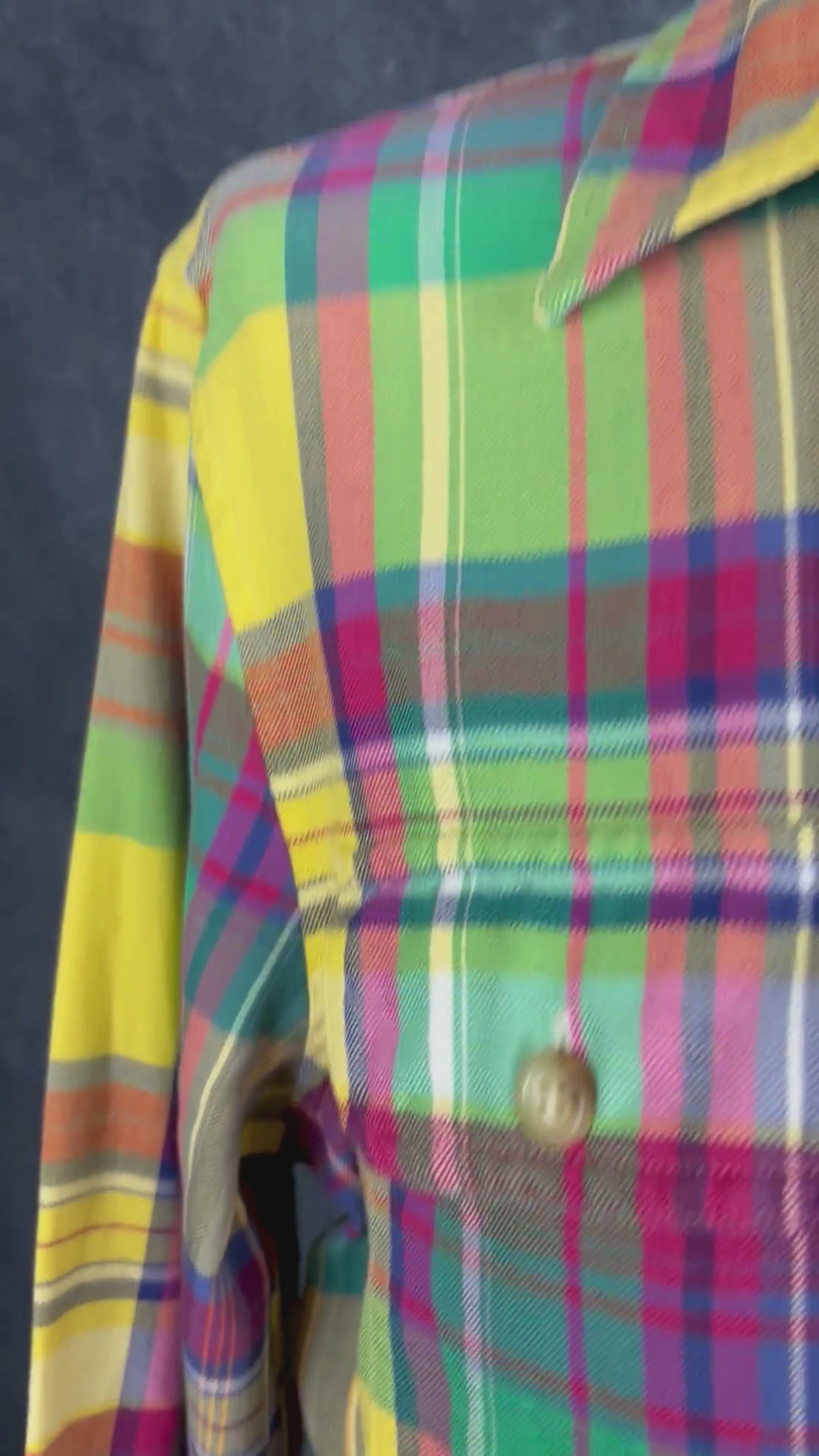 Chemisier à carreaux colorés en fine flanelle Polo Ralph Lauren, taille large. Vue de la vidéo qui présente tous les détails du chemisier.