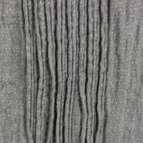 Veste courte festive noire Luisa Spagnoli, taille 40 (xs/s). Vue de la vidéo qui présente tous les détails de la veste.