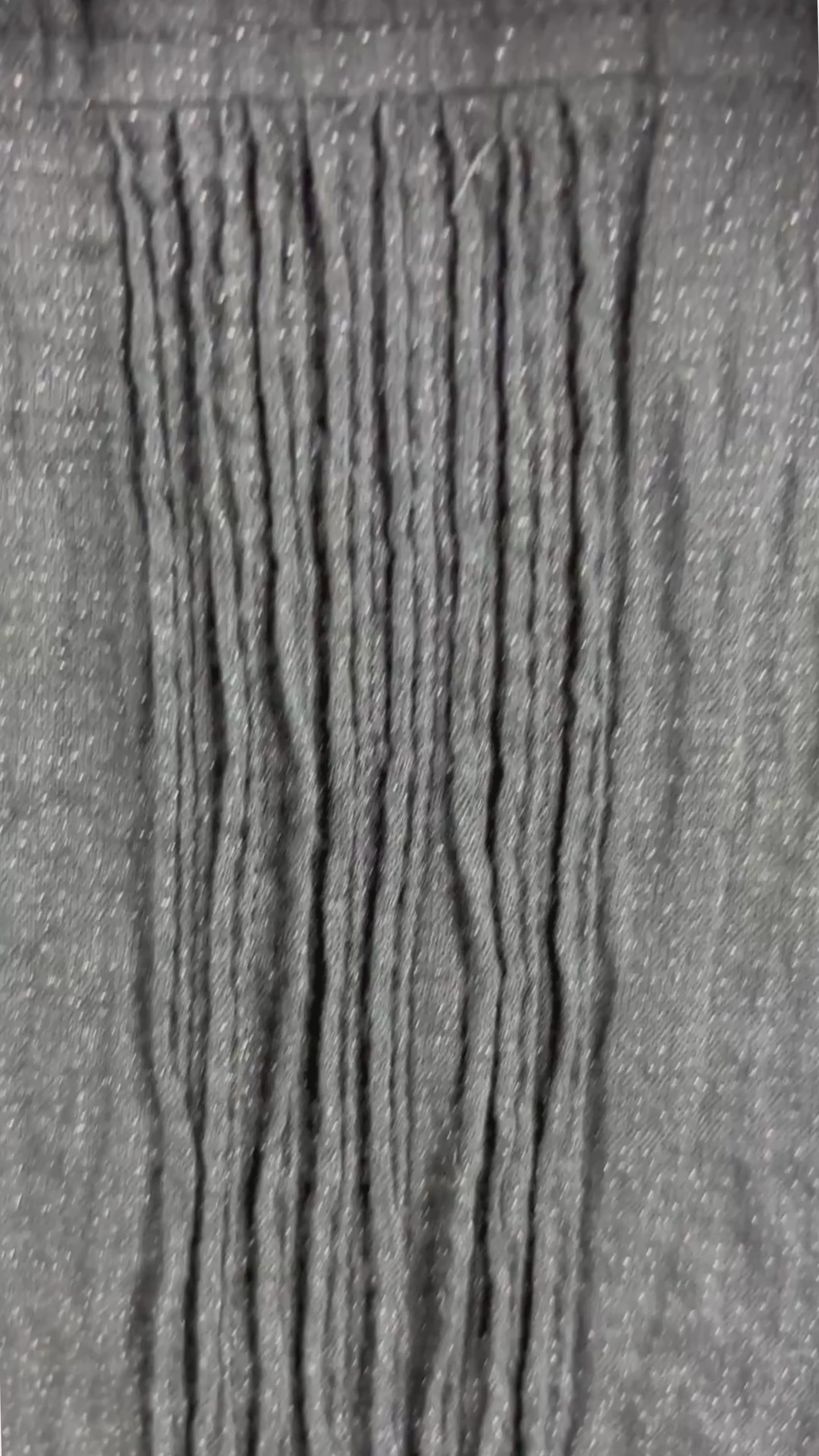 Veste courte festive noire Luisa Spagnoli, taille 40 (xs/s). Vue de la vidéo qui présente tous les détails de la veste.