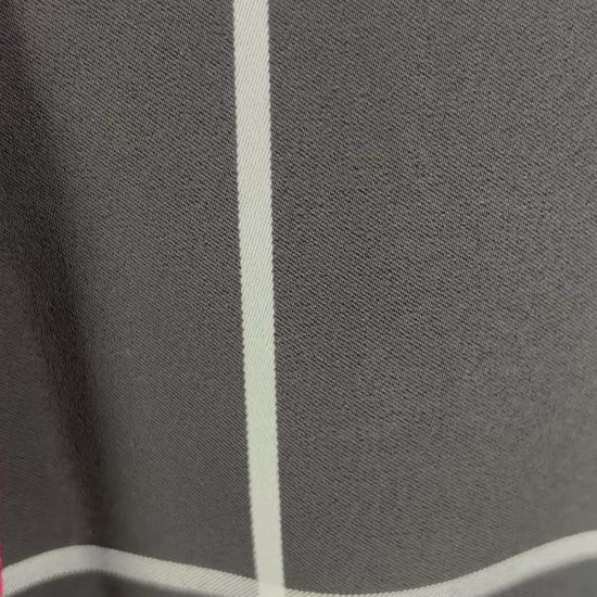 Robe noire droite noire et blanche à carreaux InWear, taille xs. Vue de la vidéo qui présente tous les détails de la robe.